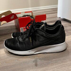 Nike Tanjun Women's Shoes 9.5